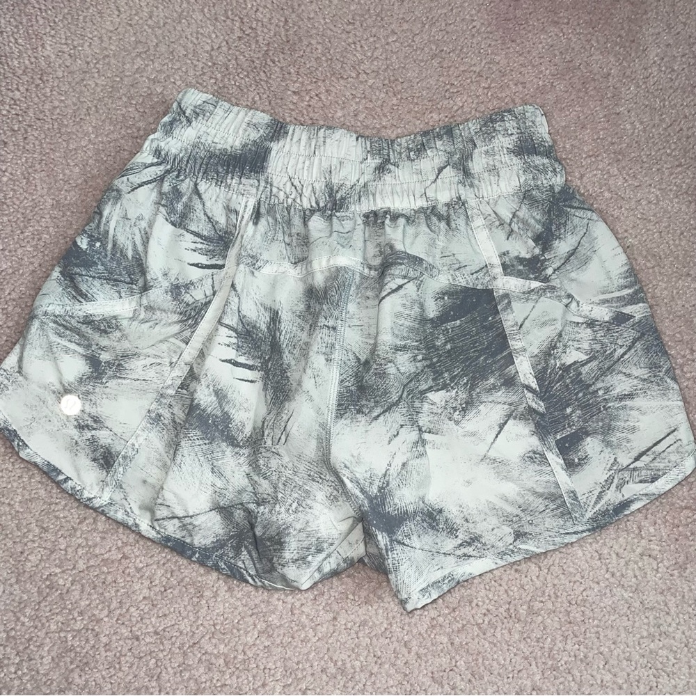 Lululemon shorts - Picture 5 of 8